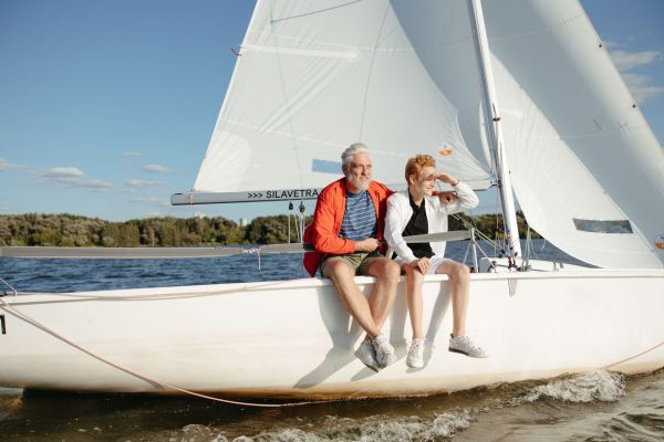 Escapade Méditerranéenne pour Seniors : Astuces Indispensables et Conseils Pratiques